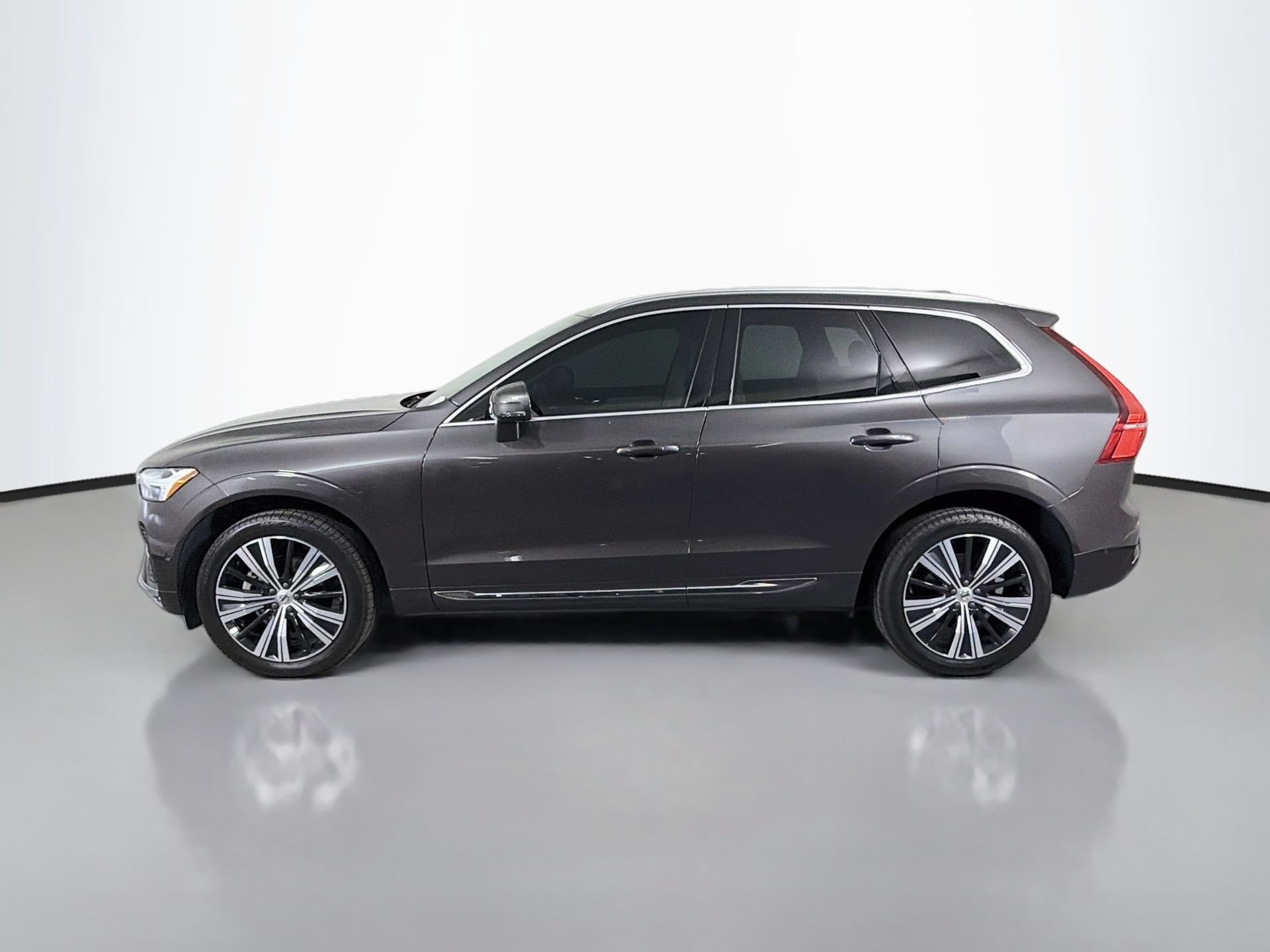 Certified 2023 Volvo XC60 B5 Plus w/ Protection Package Premier FWD image 9