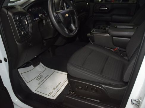 Used 2024 Chevrolet Silverado 2500 Custom w/ Custom Value Package image 41