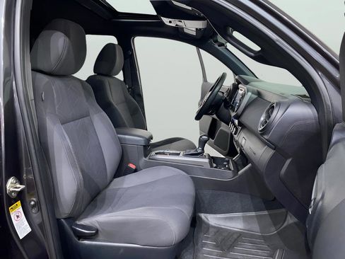 Used 2016 Toyota Tacoma SR image 11