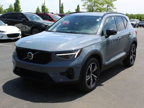 Certified 2023 Volvo XC40 B5 Plus w/ Climate Package AWD/4WD image 9