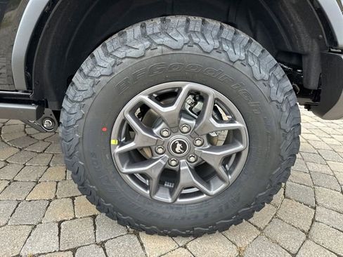 New 2025 Ford Bronco Badlands image 14