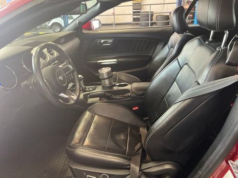 Used 2016 Ford Mustang Convertible RWD image 4