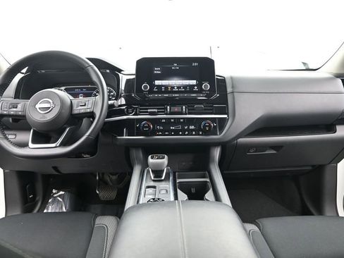 Used 2025 Nissan Pathfinder SV AWD/4WD image 34