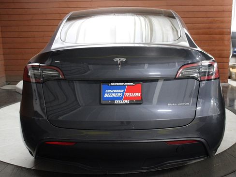 Used 2022 Tesla Model Y Long Range image 2