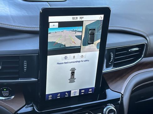 Used 2021 Ford Explorer King Ranch w/ Premium Technology Package image 21