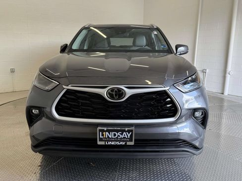 Used 2024 Toyota Highlander XLE AWD/4WD image 8