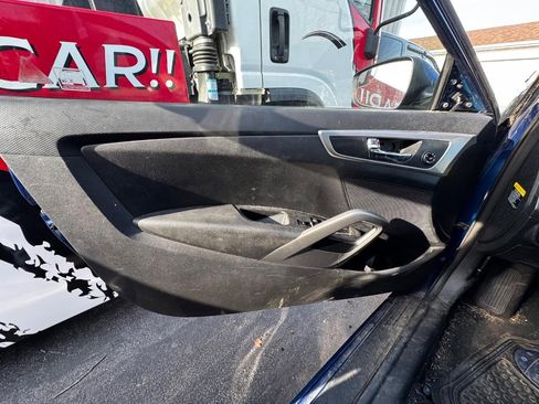 Used 2016 Hyundai Veloster image 6