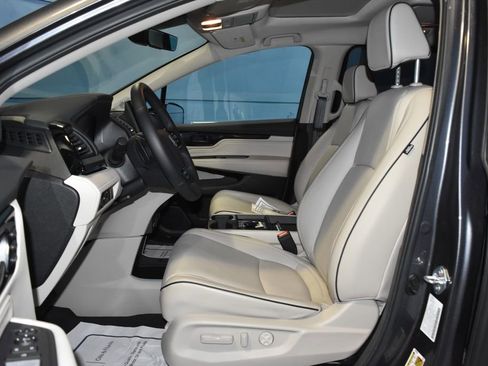 Used 2025 Honda Odyssey Touring image 7