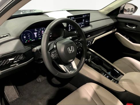 Used 2025 Honda Accord Touring image 17