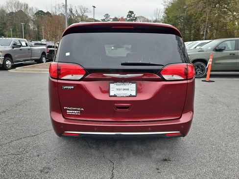 Used 2017 Chrysler Pacifica Touring-L w/ Tire & Wheel Group image 24