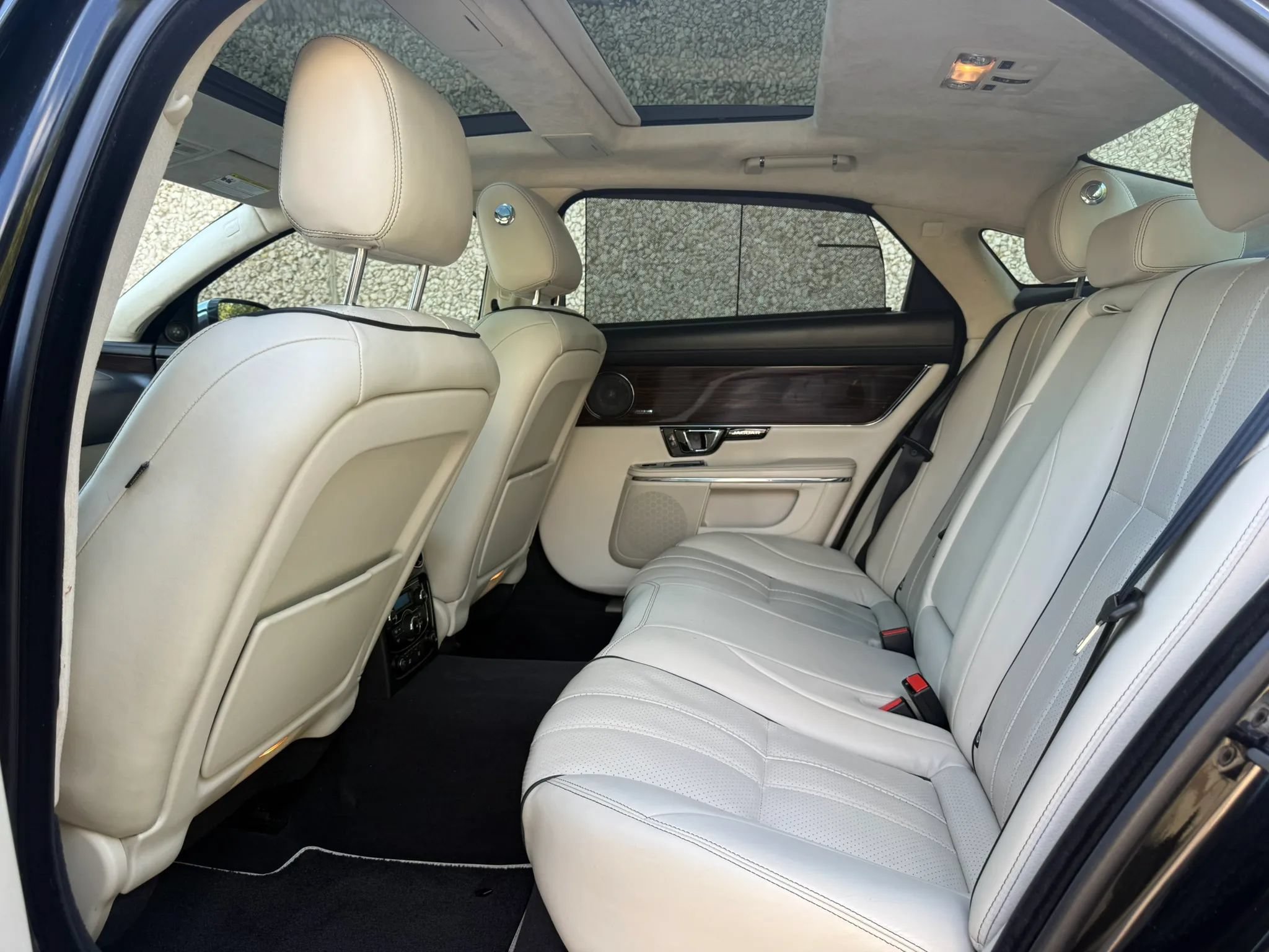 Used 2015 Jaguar XJ L Portfolio RWD image 11