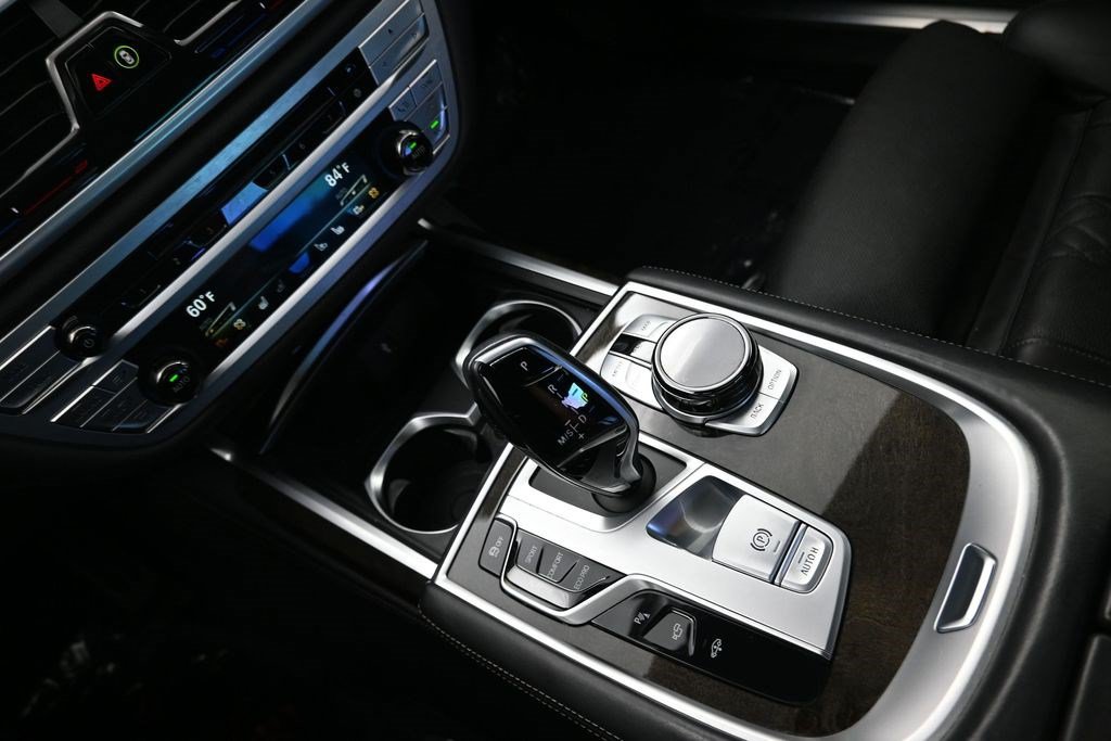 Used 2019 BMW 750i xDrive w/ Executive Package AWD/4WD image 11