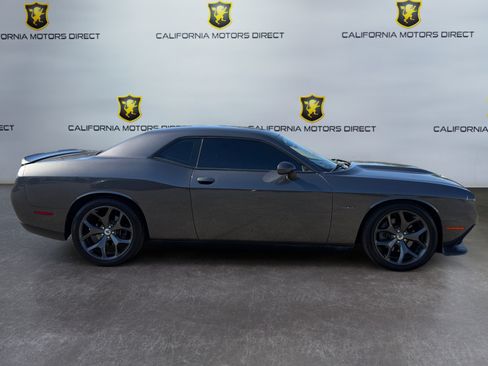 Used 2019 Dodge Challenger R/T RWD image 6