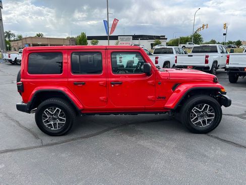Used 2025 Jeep Wrangler Unlimited Sahara AWD/4WD image 6