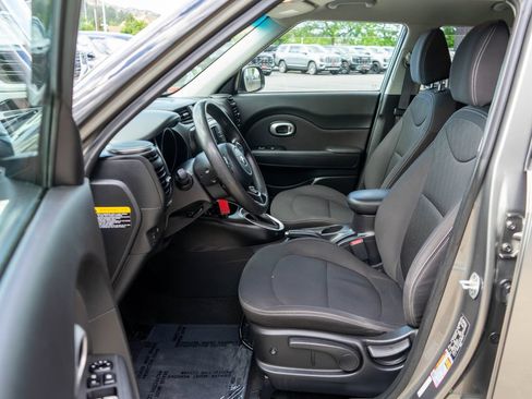 Used 2019 Kia Soul FWD image 11