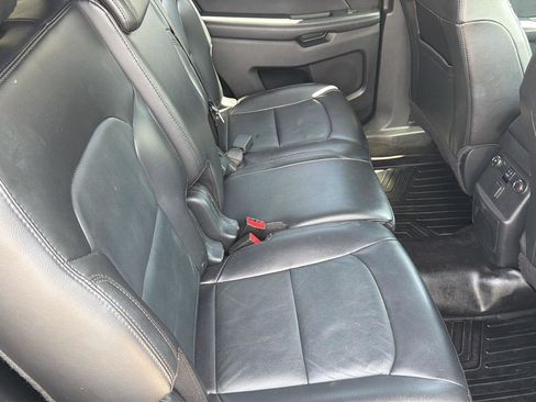 Used 2017 Ford Explorer XLT w/ Equipment Group 202A AWD/4WD image 25