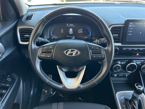 Used 2025 Hyundai Venue SEL FWD image 18