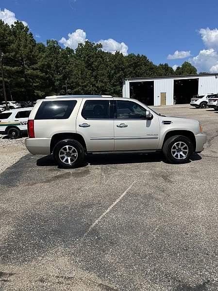 Used 2013 Cadillac Escalade Platinum RWD image 8