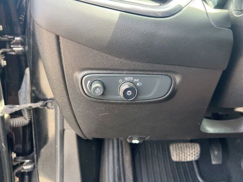 Used 2019 Chevrolet Equinox LT AWD/4WD image 16
