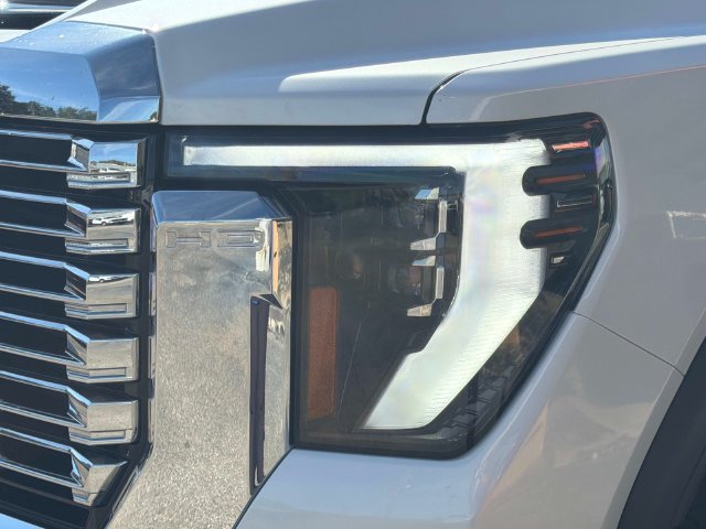 Used 2024 GMC Sierra 2500 Denali w/ Denali Reserve Package AWD/4WD image 8