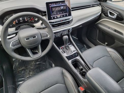 Certified 2023 Jeep Compass Limited image 38