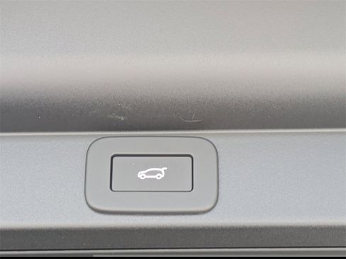 New 2025 Land Rover Range Rover Long Wheelbase SE image 13