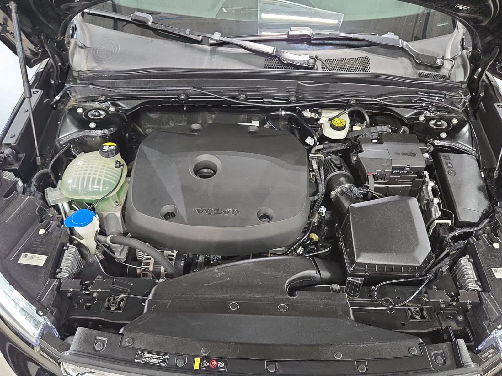 Used 2020 Volvo XC40 T5 Momentum AWD/4WD image 8