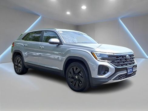 Certified 2025 Volkswagen Atlas Cross Sport SE w/ Black Wheel Package AWD/4WD image 3