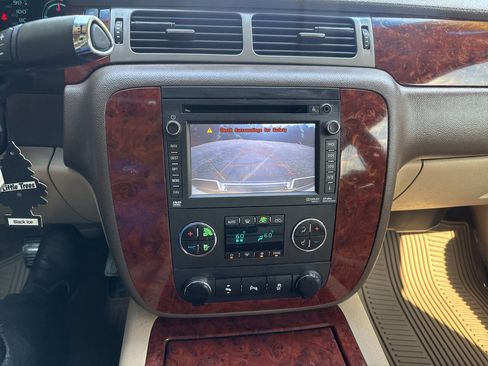 Used 2012 Chevrolet Avalanche LTZ image 32