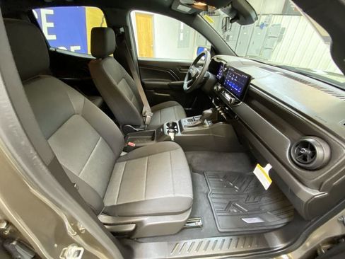 Used 2024 Chevrolet Colorado W/T RWD image 25