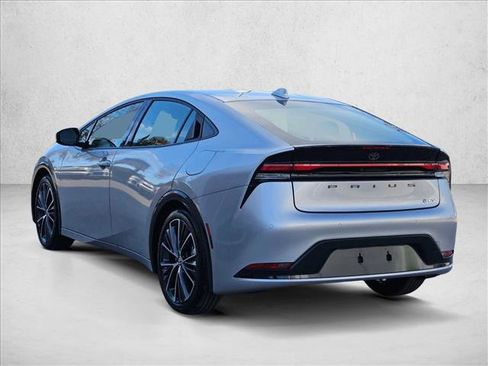 Used 2025 Toyota Prius XLE image 8