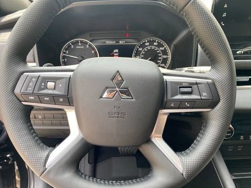 New 2026 Mitsubishi Outlander LE FWD image 11
