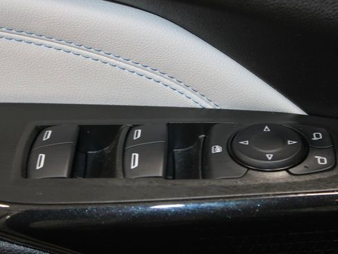 Used 2025 Chevrolet Trax LT image 36