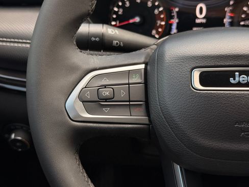 Used 2023 Jeep Compass Latitude AWD/4WD image 27