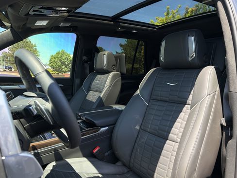 Used 2025 Cadillac Escalade Sport Platinum AWD/4WD image 7