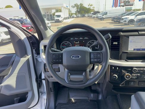 New 2026 Ford F550 4x4 Crew Cab image 32