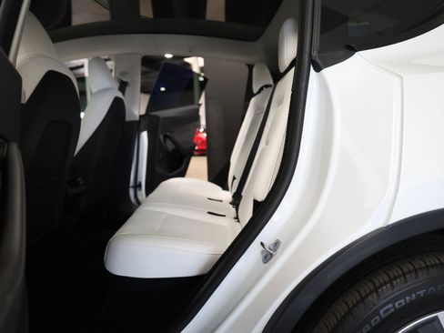 Used 2024 Tesla Model Y Long Range AWD/4WD image 43
