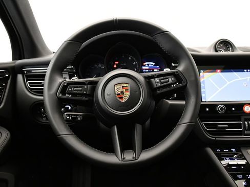 Certified 2026 Porsche Macan AWD/4WD image 26