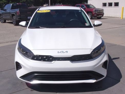 Used 2024 Kia Forte LXS w/ LXS Technology Package FWD image 12