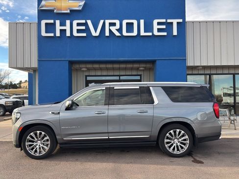 Used 2022 GMC Yukon XL Denali w/ Denali Ultimate Package image 1
