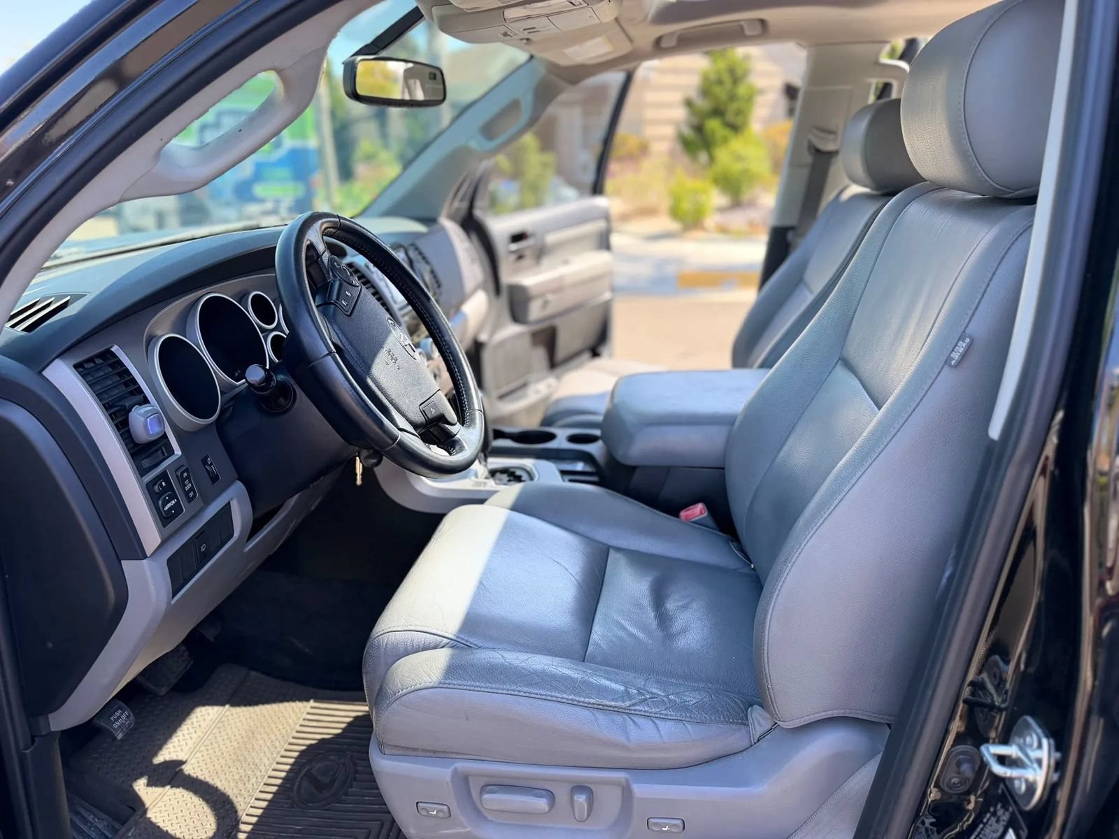 Used 2012 Toyota Sequoia SR5 w/ Premium Pkg RWD image 3