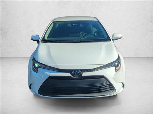 Used 2025 Toyota Corolla LE FWD image 2