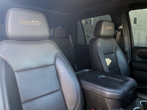Used 2022 Chevrolet Tahoe High Country AWD/4WD image 19