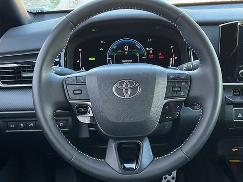 Used 2025 Toyota Camry SE image 19