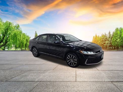 Certified 2025 Volkswagen Jetta SE image 2