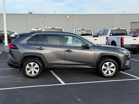 Used 2021 Toyota RAV4 LE AWD/4WD image 3