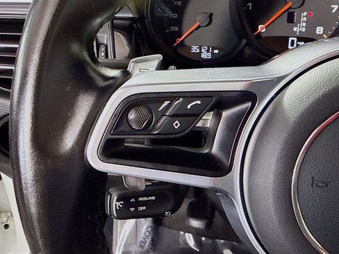 Used 2021 Porsche Macan image 14