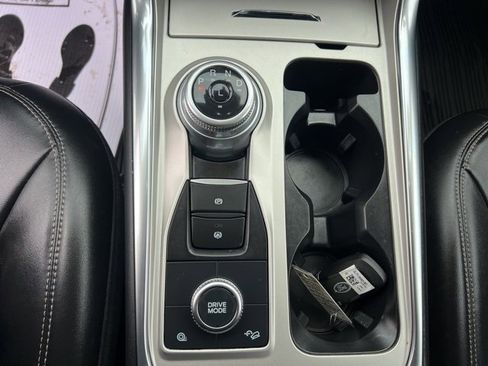 Certified 2022 Ford Explorer XLT w/ Equipment Group 202A image 33