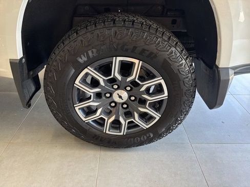 Used 2026 Chevrolet Colorado Z71 AWD/4WD image 15
