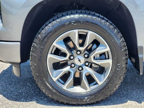 Used 2025 Chevrolet Silverado 1500 RST AWD/4WD image 13